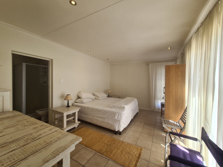 To Let 4 Bedroom Property for Rent in Vleesbaai Western Cape